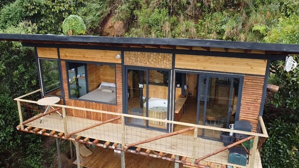 Panoramic Cabin | Bathroom | Separate bathtub and shower, hydromassage showerhead, free toiletries