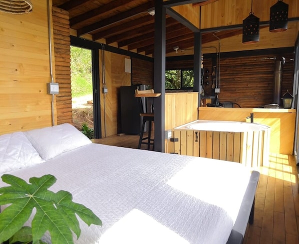 Panoramic Cabin | Minibar, individually decorated, individually furnished, free WiFi