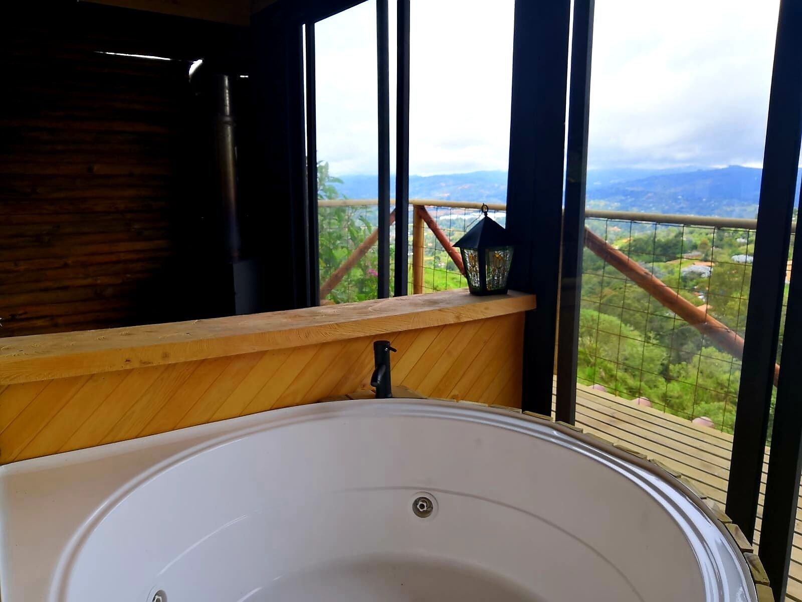 Cabaña panorámica | Minibar, decoración personalizada, muebles diferentes y wifi gratis 