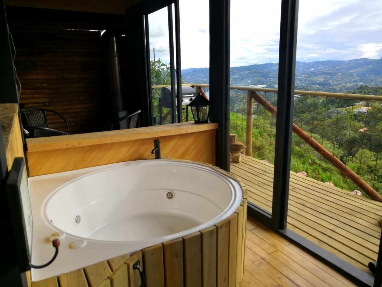 Cabaña panorámica | Minibar, decoración individual, mobiliario individual y wifi gratis