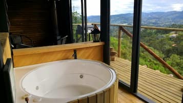 Cabaña panorámica | Minibar, decoración individual, mobiliario individual y wifi gratis