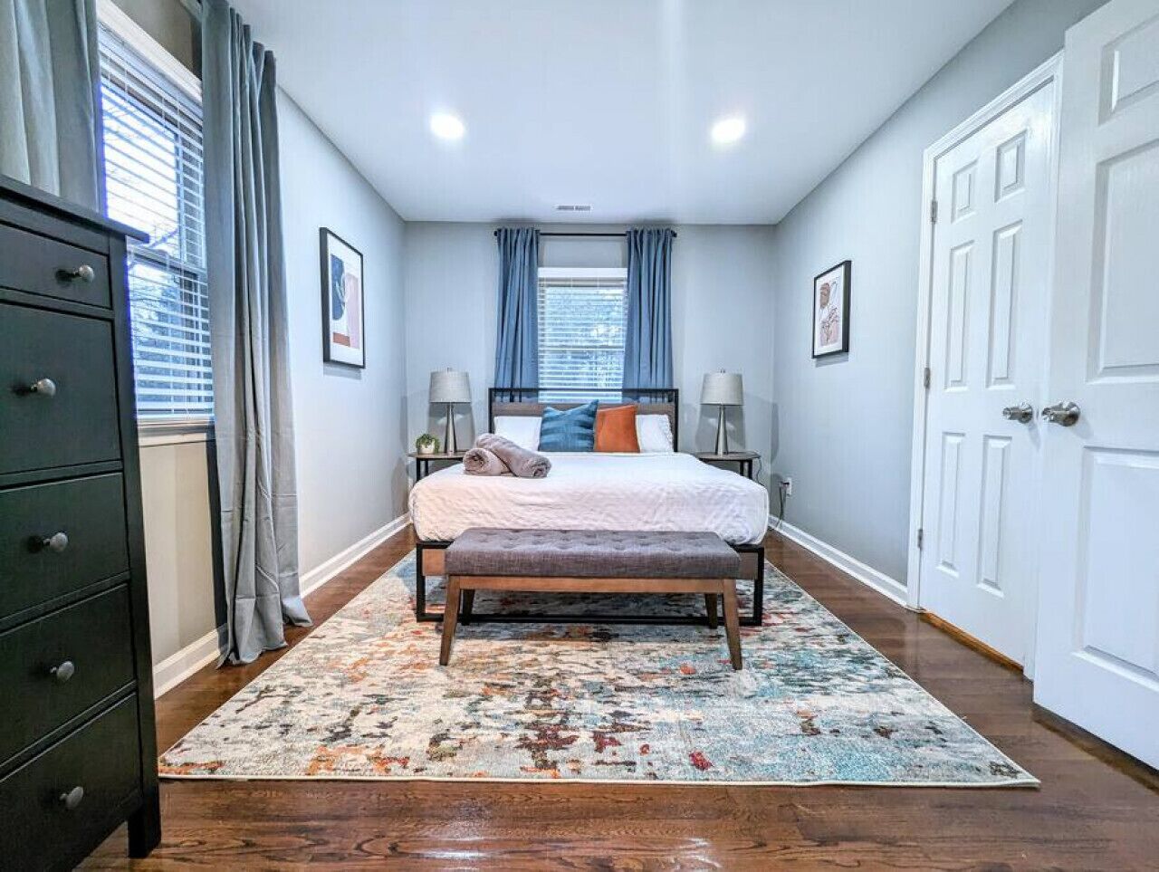 3 Schlafzimmer, Schreibtisch, Bügeleisen/Bügelbrett, WLAN