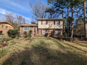 Exterior - Spacious home with work space, firepit, BBQ grill (Charlotte)