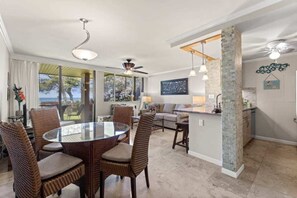 Dining - Perch - Kamaole Beach Club: Oceanview upgraded one bedroom, walk to beach (Kihei)