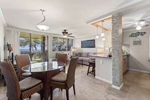 Dining - Perch - Kamaole Beach Club: Oceanview upgraded one bedroom, walk to beach (Kihei)