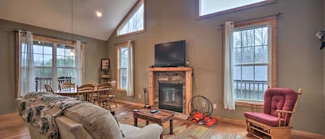 Tv, pejs, dvd-afspiller, bordfodbold