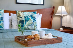 3 bedrooms, desk, iron/ironing board, travel crib