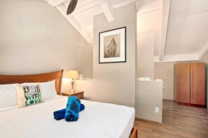 3 chambres, bureau, fer et planche à repasser, lit parapluie