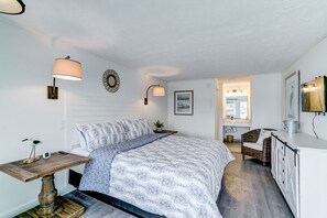 Traditional Room | Free WiFi - Dockside Inn (Deltaville)