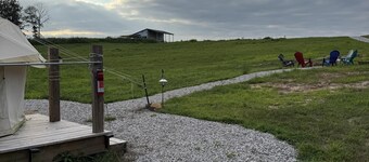 10 Point Landing - 10 Point Landing Glamping with Queen Bed & Bath