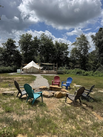 Terrace/patio. 10 Point Landing - 10 Point Landing Glamping with Queen Bed & Bath