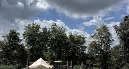 10 Point Landing - 10 Point Landing Glamping with Queen Bed & Bath