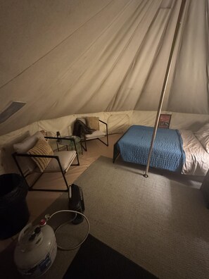 1 soveværelse, sengetøj