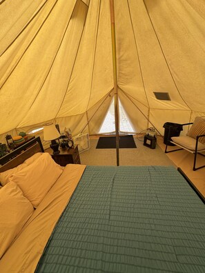1 bedroom, bed sheets