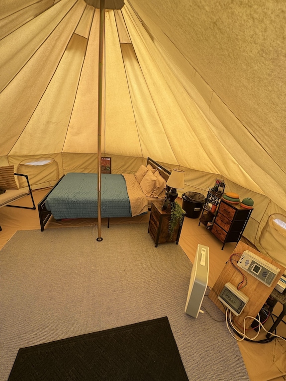 10 Point Landing - 10 Point Landing Glamping With Queen Bed & Bath - Kentucky