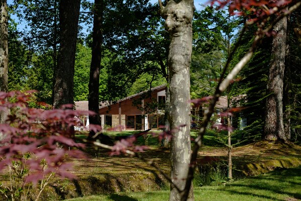 Vista frontal de la propiedad