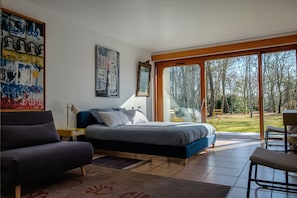 Habitación triple | Decoración personalizada, muebles diferentes y wifi gratis