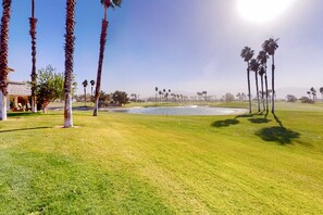 Golf - Stunning condo with fireplace, W/D, tennis court, pool, hot tub, grill, & patio (Palm Desert)