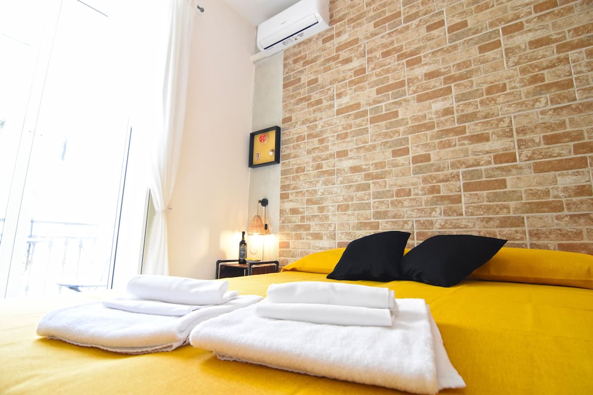 Comfort Double Room | Bar mini, peti besi dalam bilik, Wi-fi percuma, cadar katil