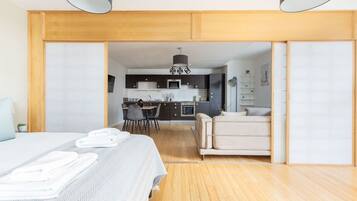 2 bedrooms, hypo-allergenic bedding, iron/ironing board, free WiFi