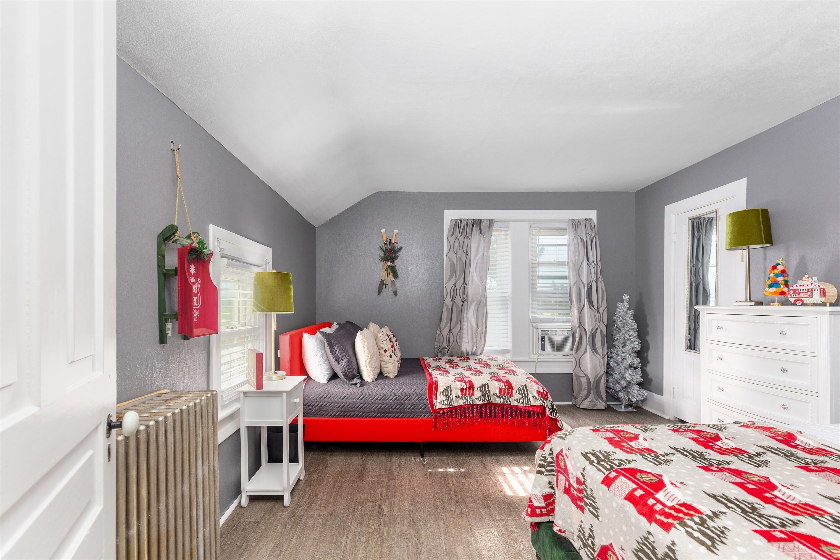 5 bedrooms, desk, iron/ironing board, free WiFi