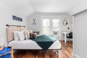 5 bedrooms, desk, iron/ironing board, free WiFi