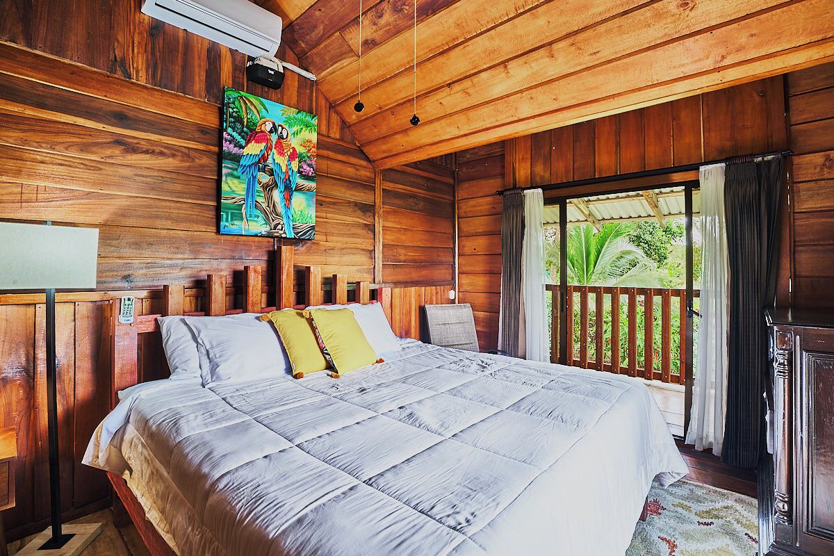 3 bedrooms, free WiFi, bed sheets, wheelchair access