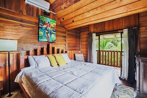 3 bedrooms, free WiFi, bed sheets, wheelchair access - Río Celeste Rustic House located on a farm and surrounded by nature (Guatuso)