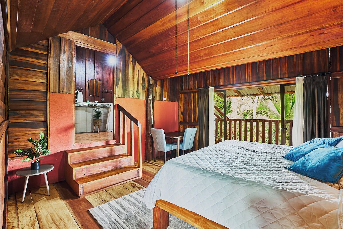 3 bedrooms, desk, travel cot, free WiFi