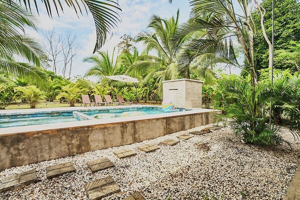 Pool - Río Celeste Rustic House located on a farm and surrounded by nature (Guatuso)