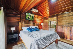 3 bedrooms, free WiFi, bed sheets, wheelchair access - Río Celeste Rustic House located on a farm and surrounded by nature (Guatuso)