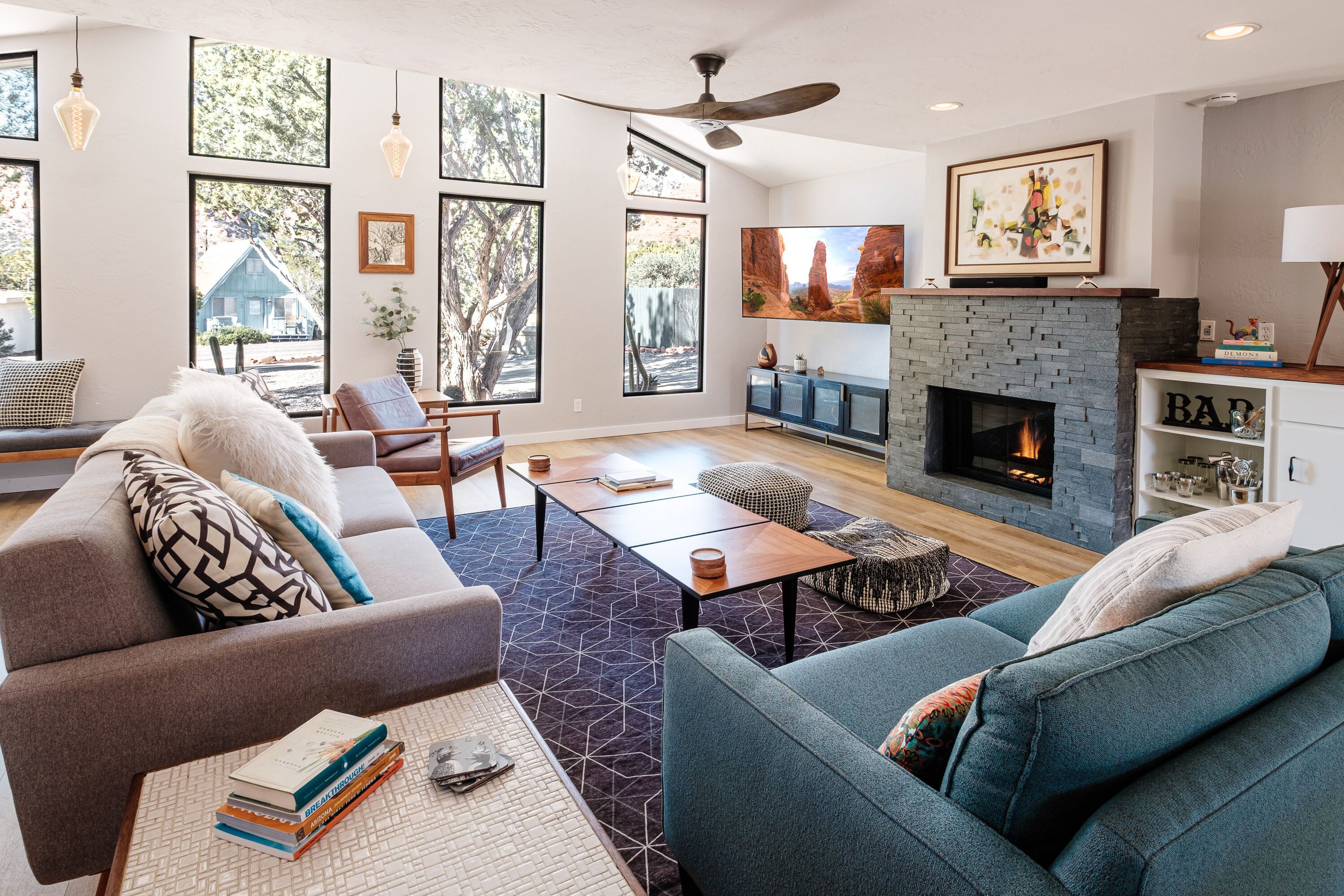Stylish, Midcentury, Spacious and Bright, Private Hot Tub, Red Rock Views