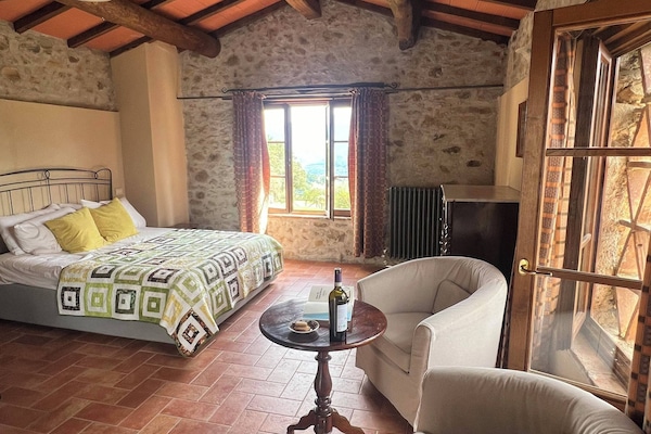 Upstairs double bedroom in La Capanna.