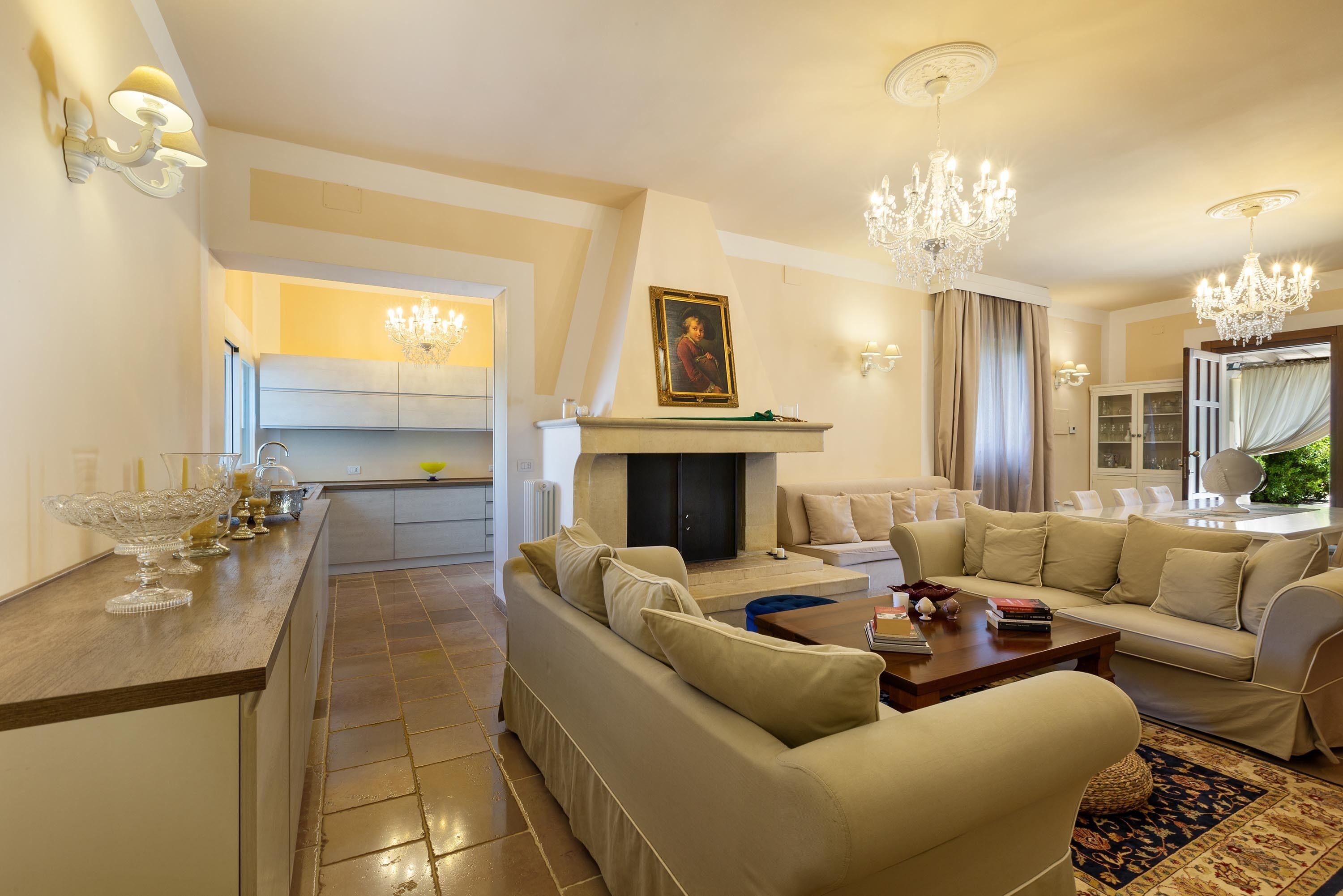 Fernseher, Kamin, Tischfußball, Tischtennisplatte