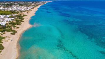 Una spiaggia nelle vicinanze