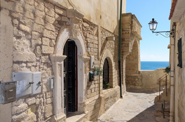 Enceinte de lâhĂ©bergement