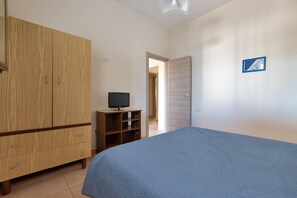 3 chambres, fer et planche à repasser
