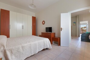 3 Schlafzimmer, Bügeleisen/Bügelbrett