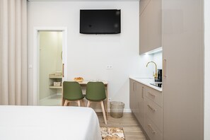 1 slaapkamer, een strijkplank/strijkijzer, reisbedje, gratis wifi