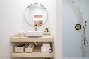 Shower, hair dryer, towels