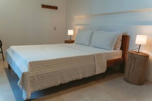 2 habitaciones, escritorio, tabla de planchar con plancha y wifi gratis 