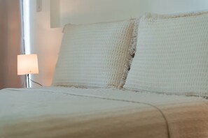 2 habitaciones, escritorio, tabla de planchar con plancha y wifi gratis 