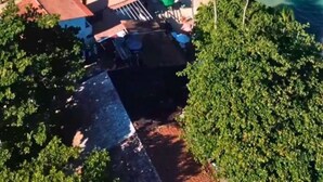 An aerial view of a coastal area with a beach, houses, and boats. - Comfortable and charming house 360m from the beach, Porto Seguro. (Porto Seguro)
