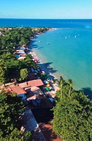 Plage à proximité, chaises longues