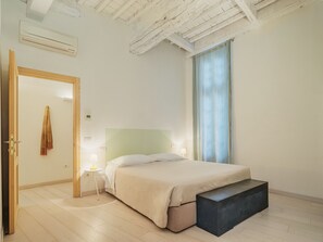 2 bedrooms, iron/ironing board, travel crib, free WiFi