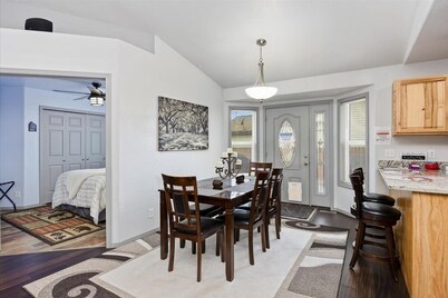 Clean, Quiet, Retreat with a Private Hot Tub