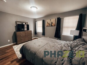 Room - Cozy home located 1 mile for Johns Hopkins and Inner Harbor (Baltimore)