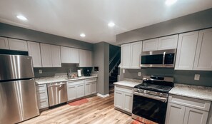 Private kitchen - Cozy home located 1 mile for Johns Hopkins and Inner Harbor (Baltimore)