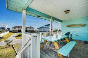 Outdoor dining - Ocean & Sound Views, Game Room, Steps to Beach! (Surf City)