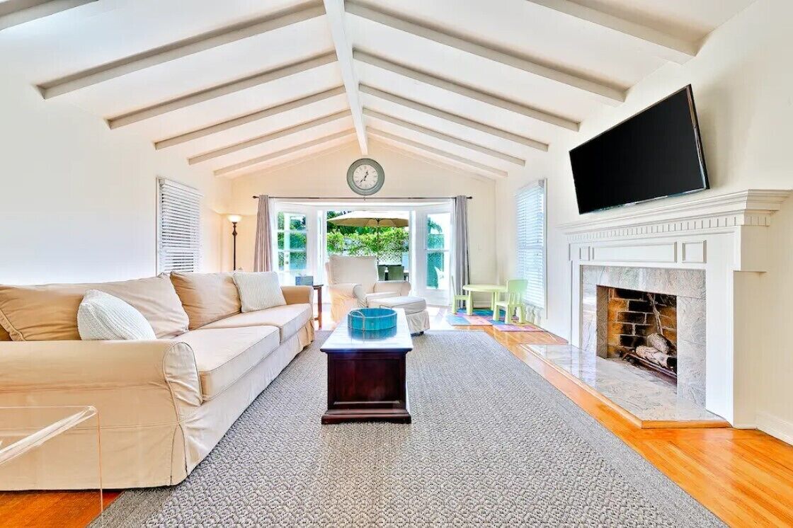 Smart-tv, bordsfotboll och böcker